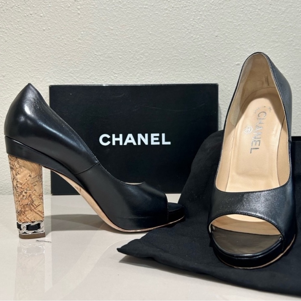 EUC CHANEL Black Leather Heels with Cork Detail - size 6 - come w box and caps